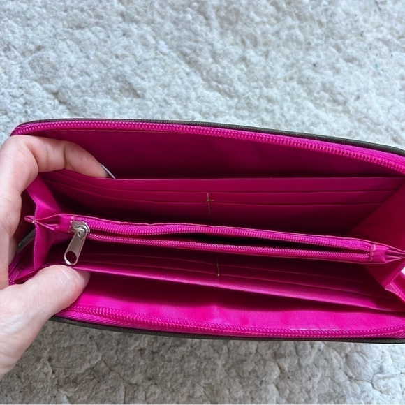 Travelon NWOT Hunter Green, Neon Green, Pink Zip Around Travel Wallet - Picture 6 of 10